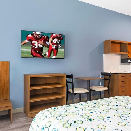 Hometowne Studios By Red Roof Tampa - Airport West Chase Extérieur photo