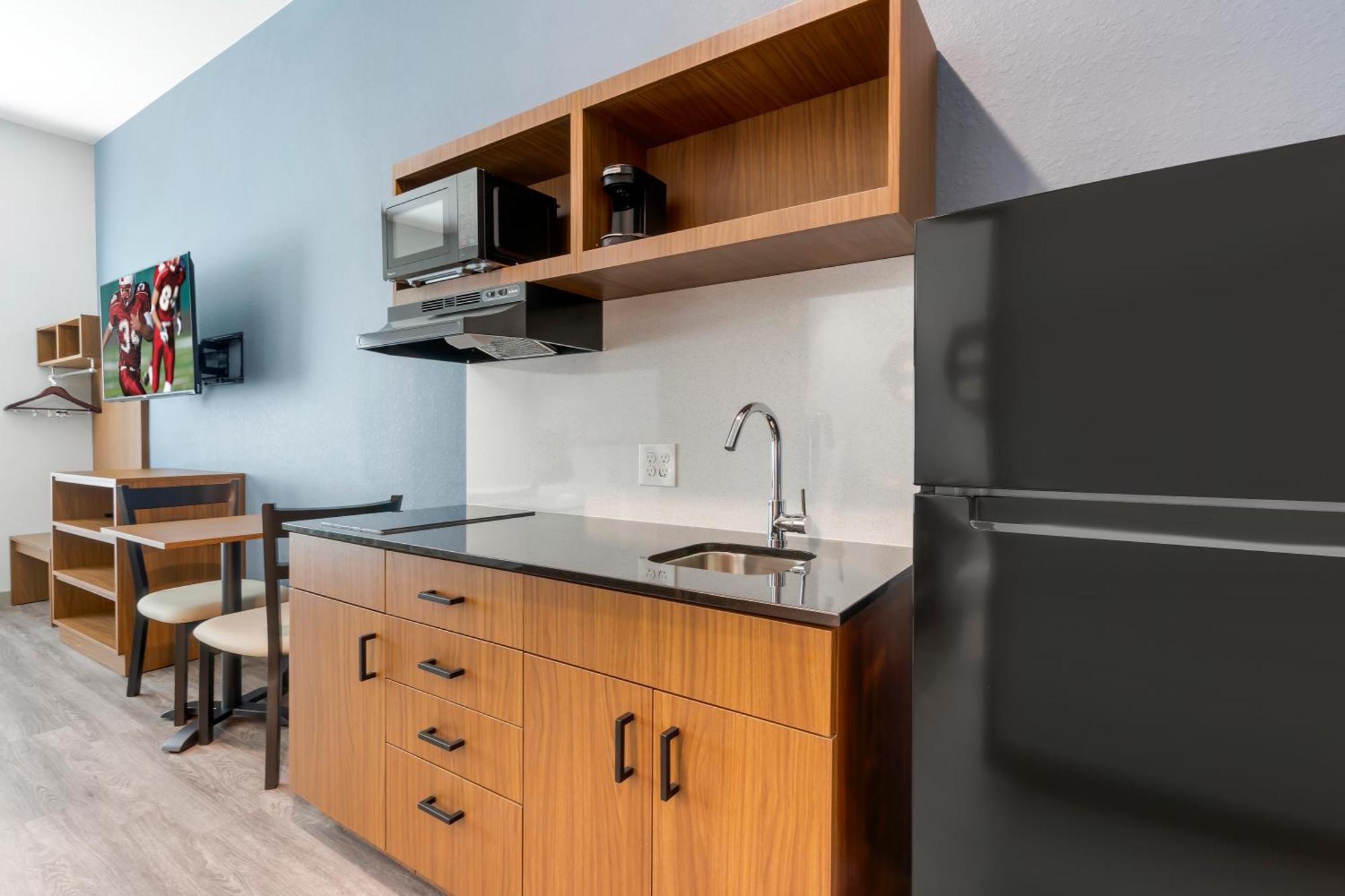 Hometowne Studios By Red Roof Tampa - Airport West Chase Extérieur photo