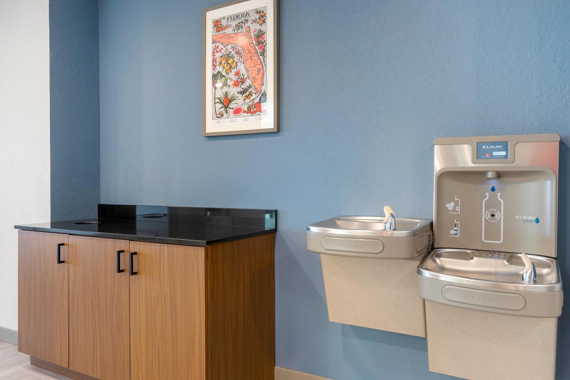 Hometowne Studios By Red Roof Tampa - Airport West Chase Extérieur photo