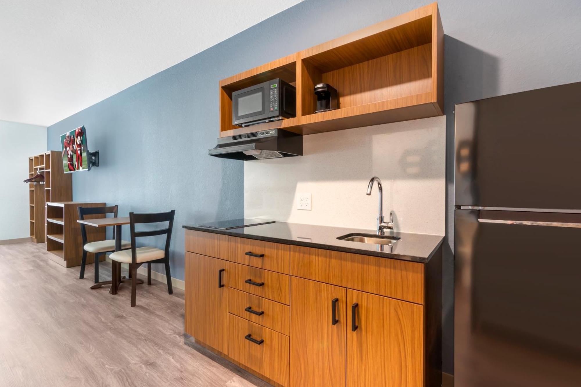 Hometowne Studios By Red Roof Tampa - Airport West Chase Extérieur photo
