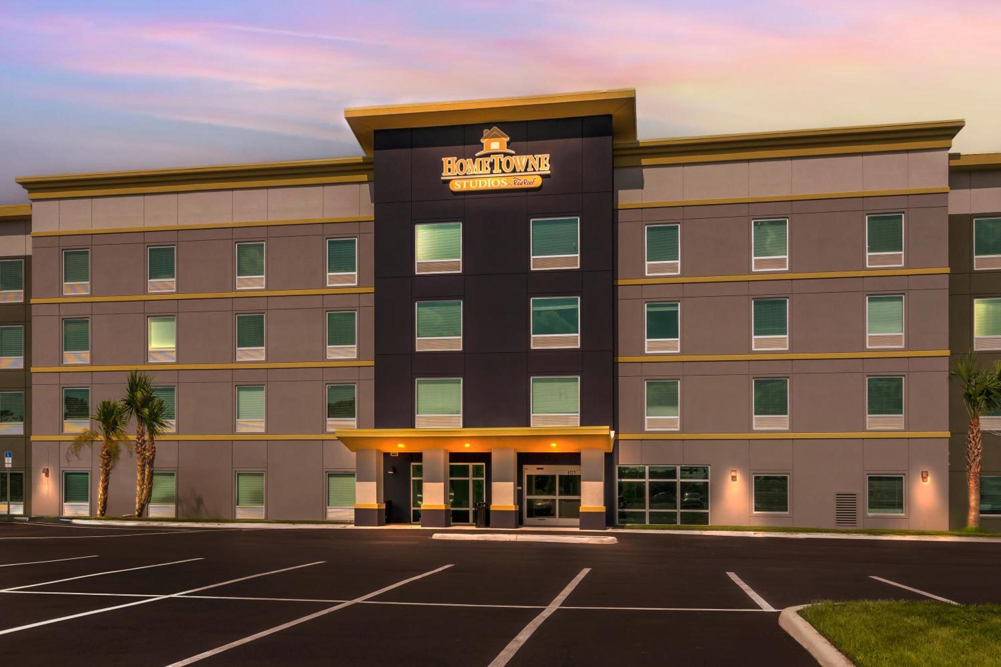 Hometowne Studios By Red Roof Tampa - Airport West Chase Extérieur photo