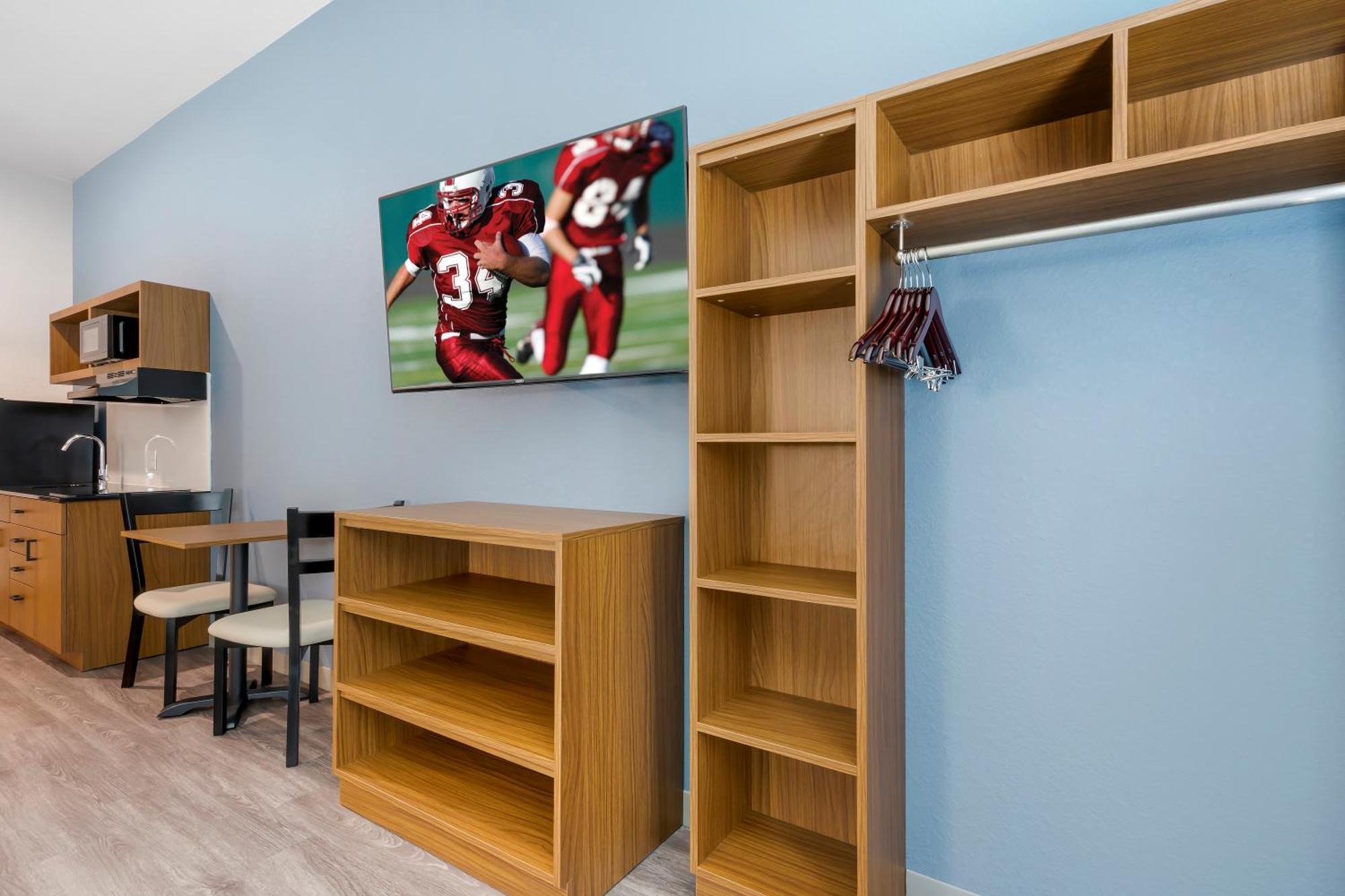 Hometowne Studios By Red Roof Tampa - Airport West Chase Extérieur photo