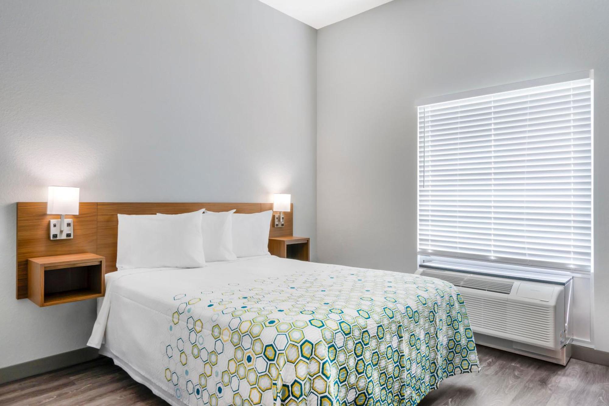 Hometowne Studios By Red Roof Tampa - Airport West Chase Extérieur photo