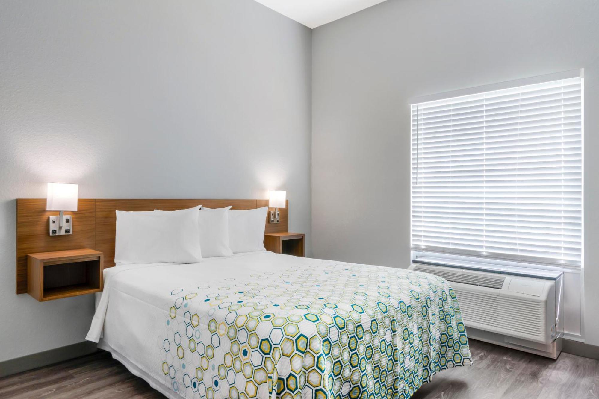 Hometowne Studios By Red Roof Tampa - Airport West Chase Extérieur photo